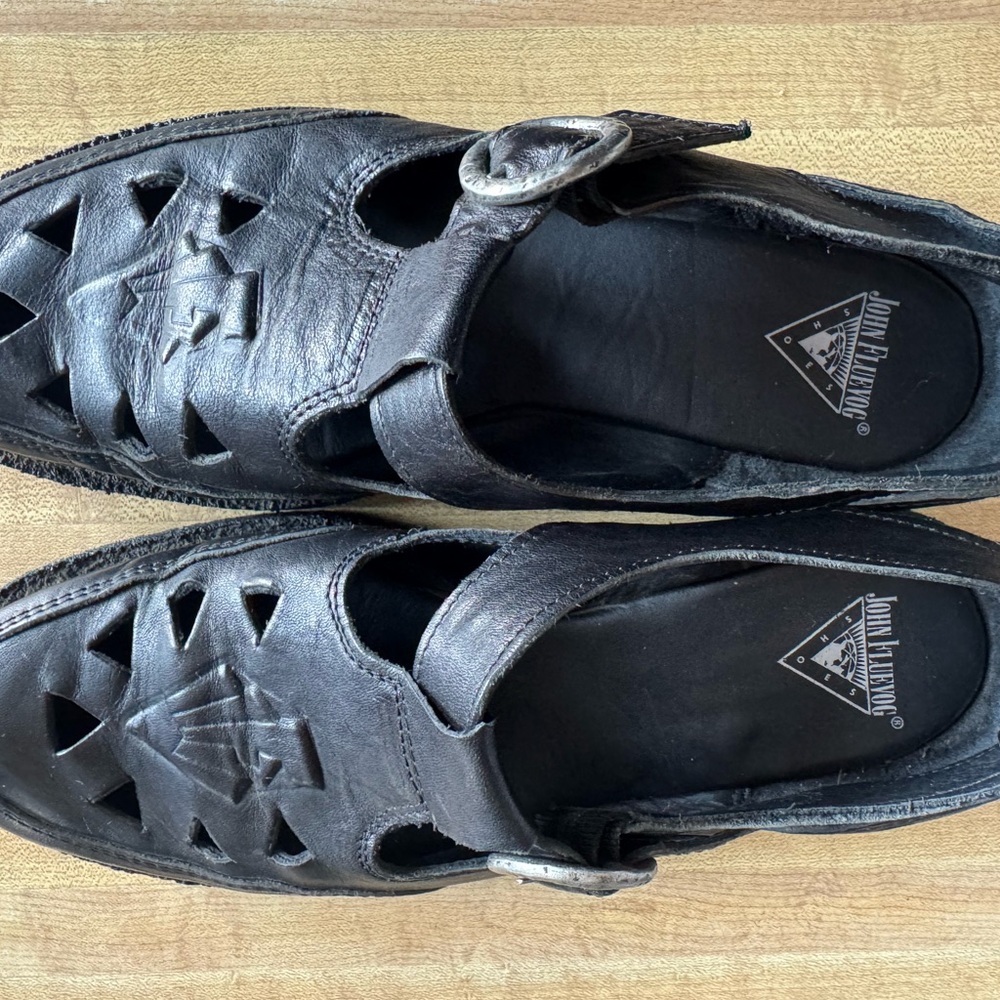 John Fluevog Algolma black 9.5 leather sandals with original box